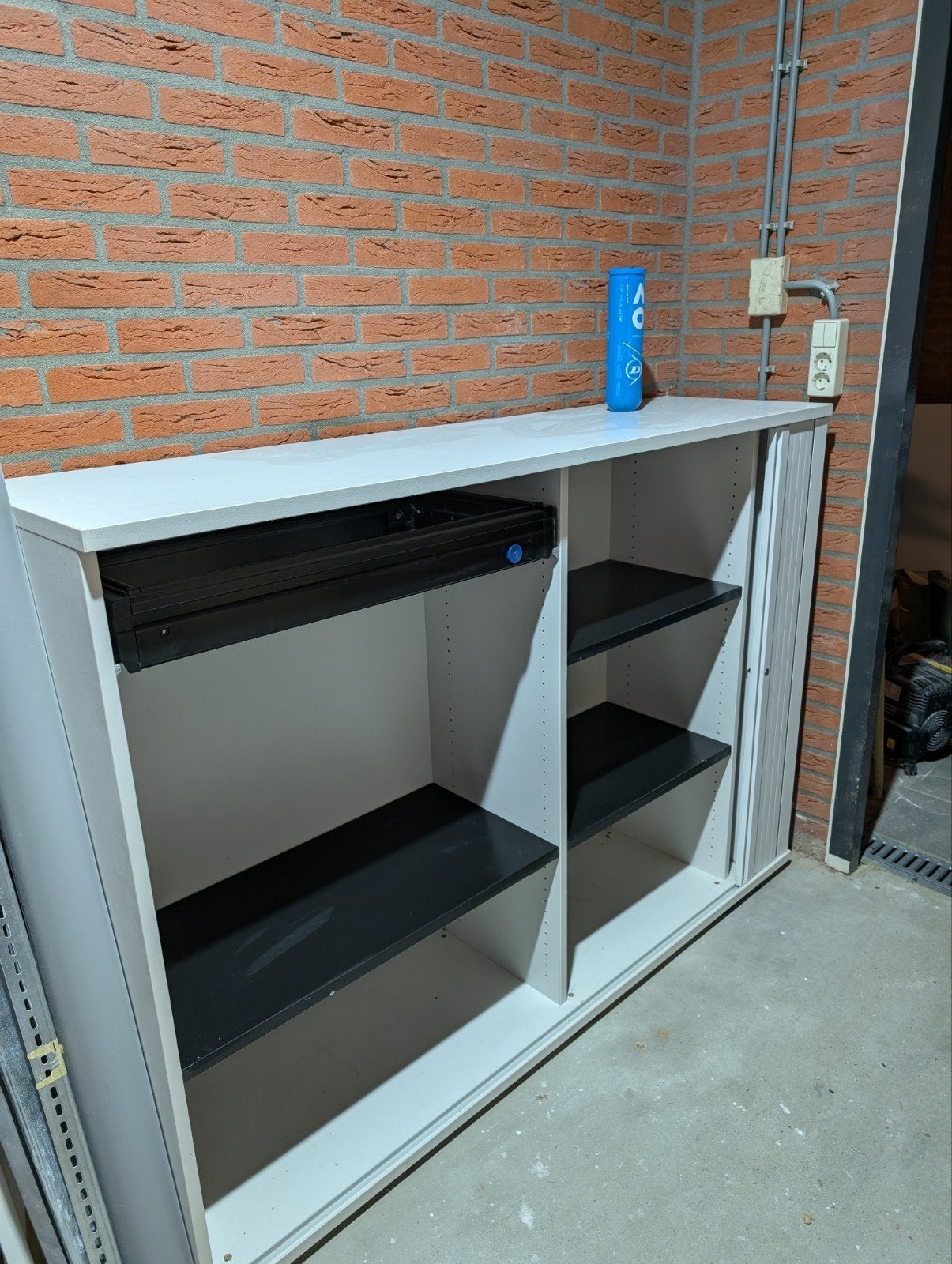 Opbergkast met roldeur en planken, Ophalen, Gebruikt
