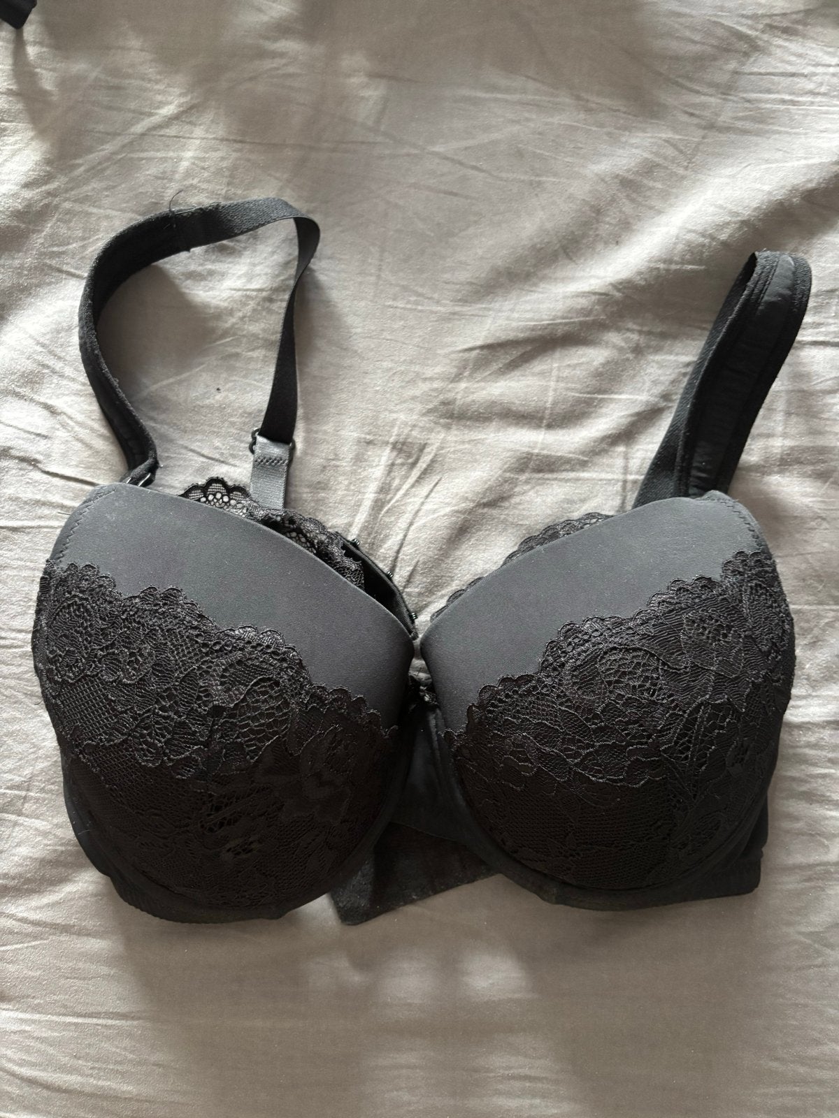 2 Zwarte voedingsbeha’s (1 met kant )-  80C, Kleding | Dames, Positiekleding, Ophalen of Verzenden, Zo goed als nieuw, Zwart, Lingerie of Zwemkleding