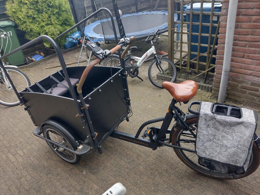 Elektrische bakfiets, 4 kinderen of meer, Elektrisch, Zo goed als nieuw, Ophalen
