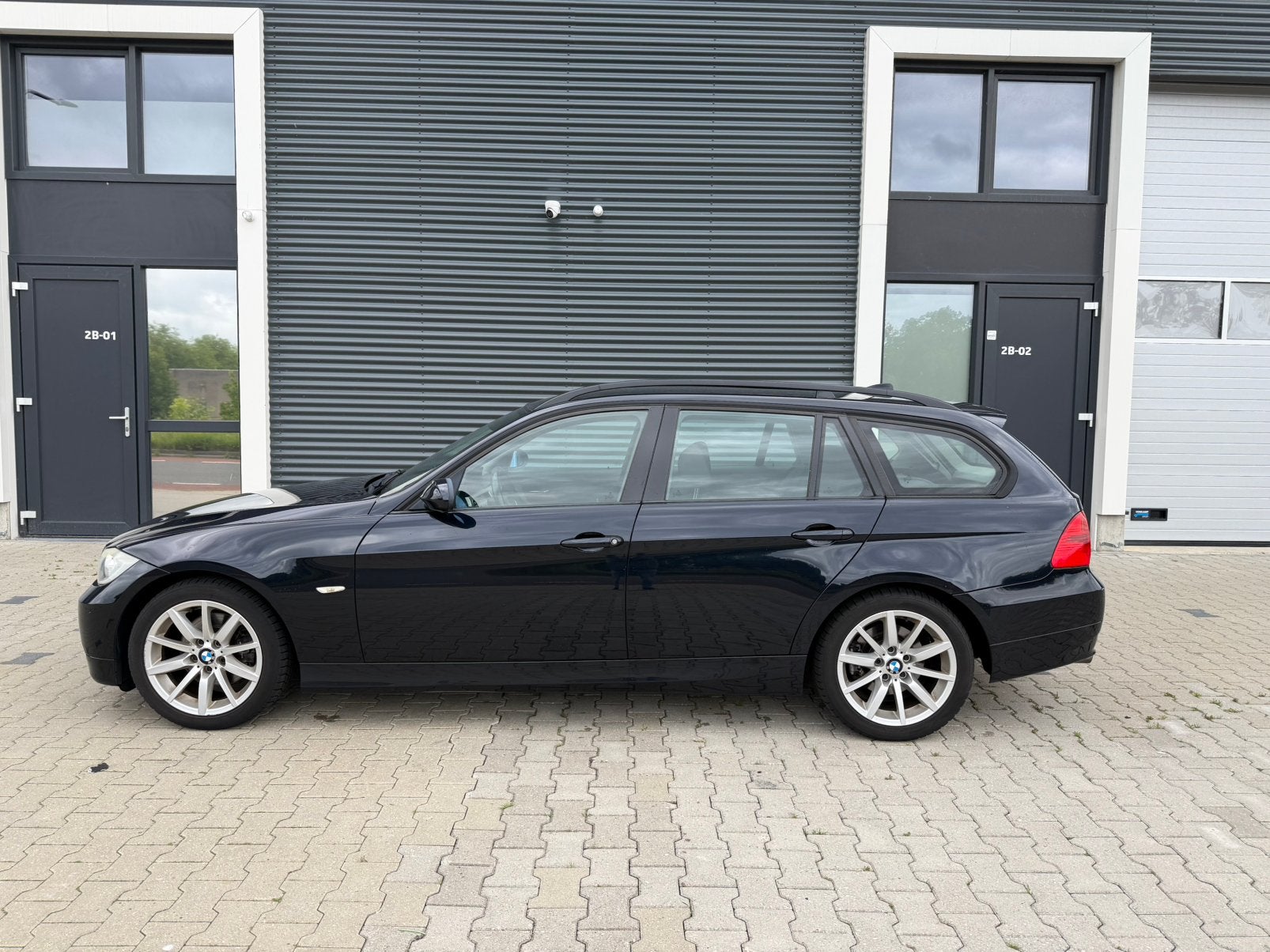BMW 3-Serie 2.0 318 I Touring 2008 Zwart, Auto's, BMW, Zwart, Automatische klimaatregeling, Zwart, Origineel Nederlands