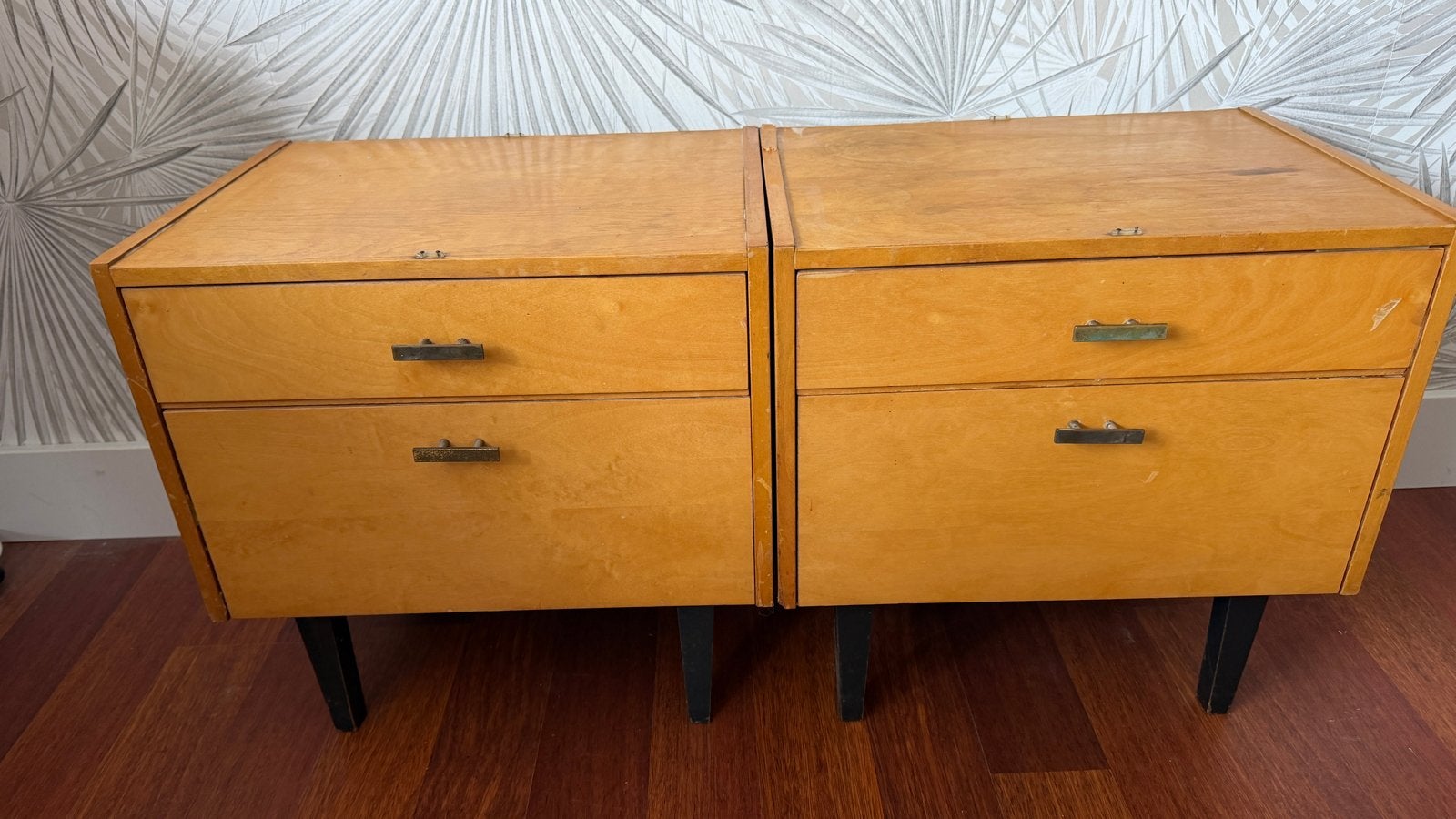 Vintage nachtkastjes met koperen handvaten., Huis en Inrichting, Ophalen, Gebruikt, 45 tot 65 cm, Minder dan 55 cm