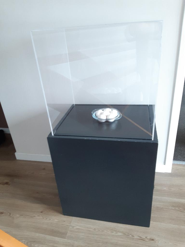 vitrine, Ophalen, Kunststof, Gebruikt, 50 tot 100 cm