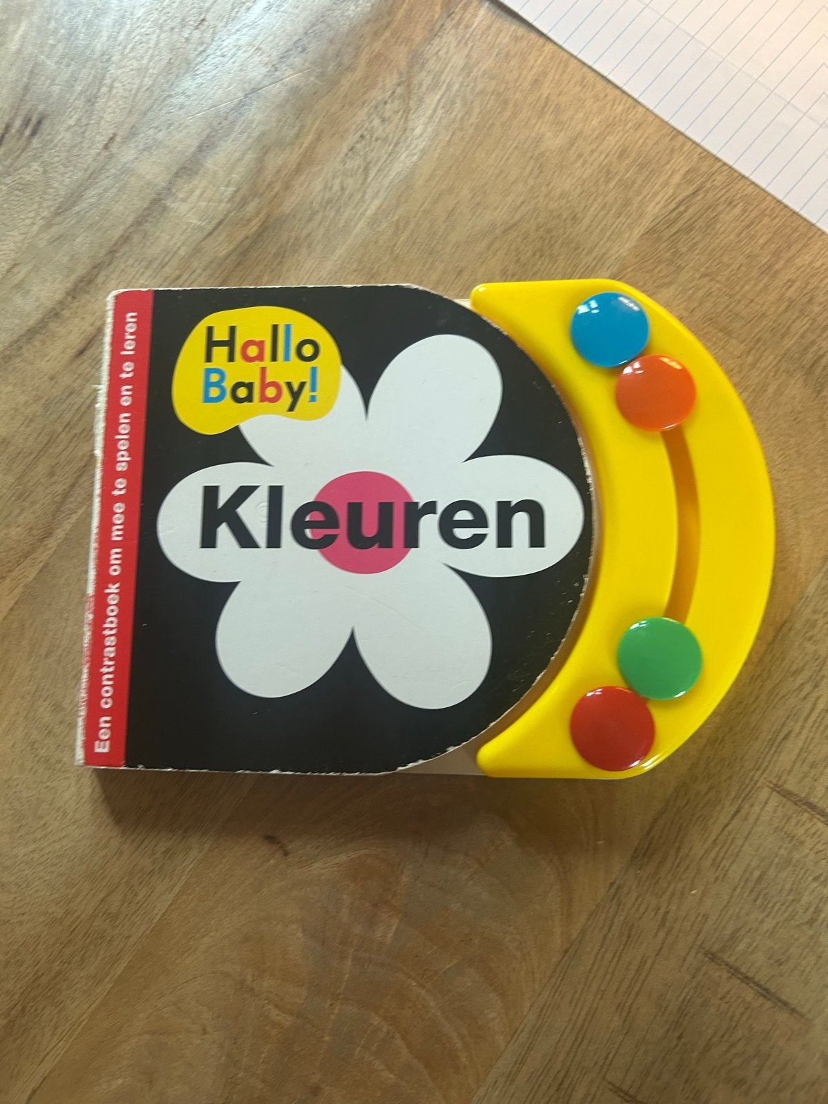 Hallo Baby! Kleuren - Contrastboek met rammelaar, Boeken, Ophalen of Verzenden, Zo goed als nieuw, Uitklap-, Voel- of Ontdekboek