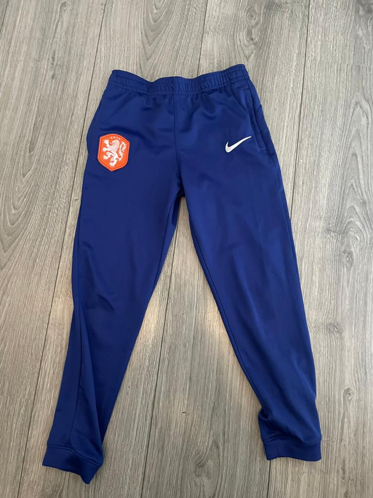 Sport/voetbalbroek Nike mt 116, Kinderen en Baby's, Kinderkleding | Maat 116, Ophalen of Verzenden, Zo goed als nieuw, Jongen of Meisje