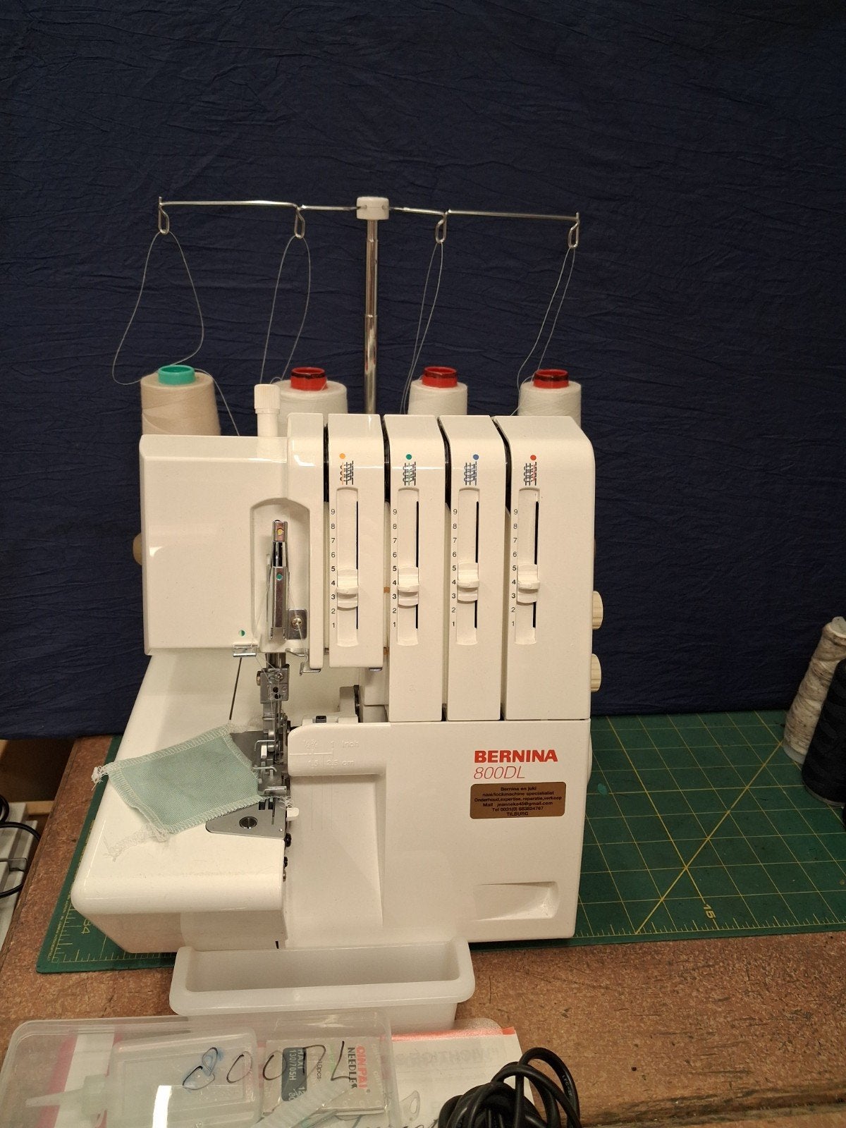 Bernina 800DL met ledverlichting zgan, Ophalen of Verzenden, Zo goed als nieuw, Lockmachine, Bernina