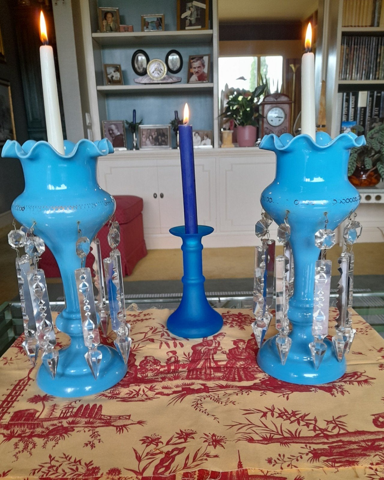Antieke blauwe glazen kandelaars met kristallen pegels, Ophalen, Glas
