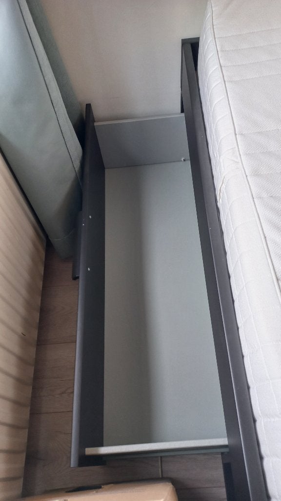 Foto 6 van 140x200 bed met lades, lattenbodem en matras