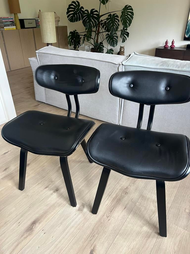 2 zeer nette Dutchbone eetkamerstoelen, Huis en Inrichting, Stoelen, Ophalen, Zo goed als nieuw, Zwart, Twee