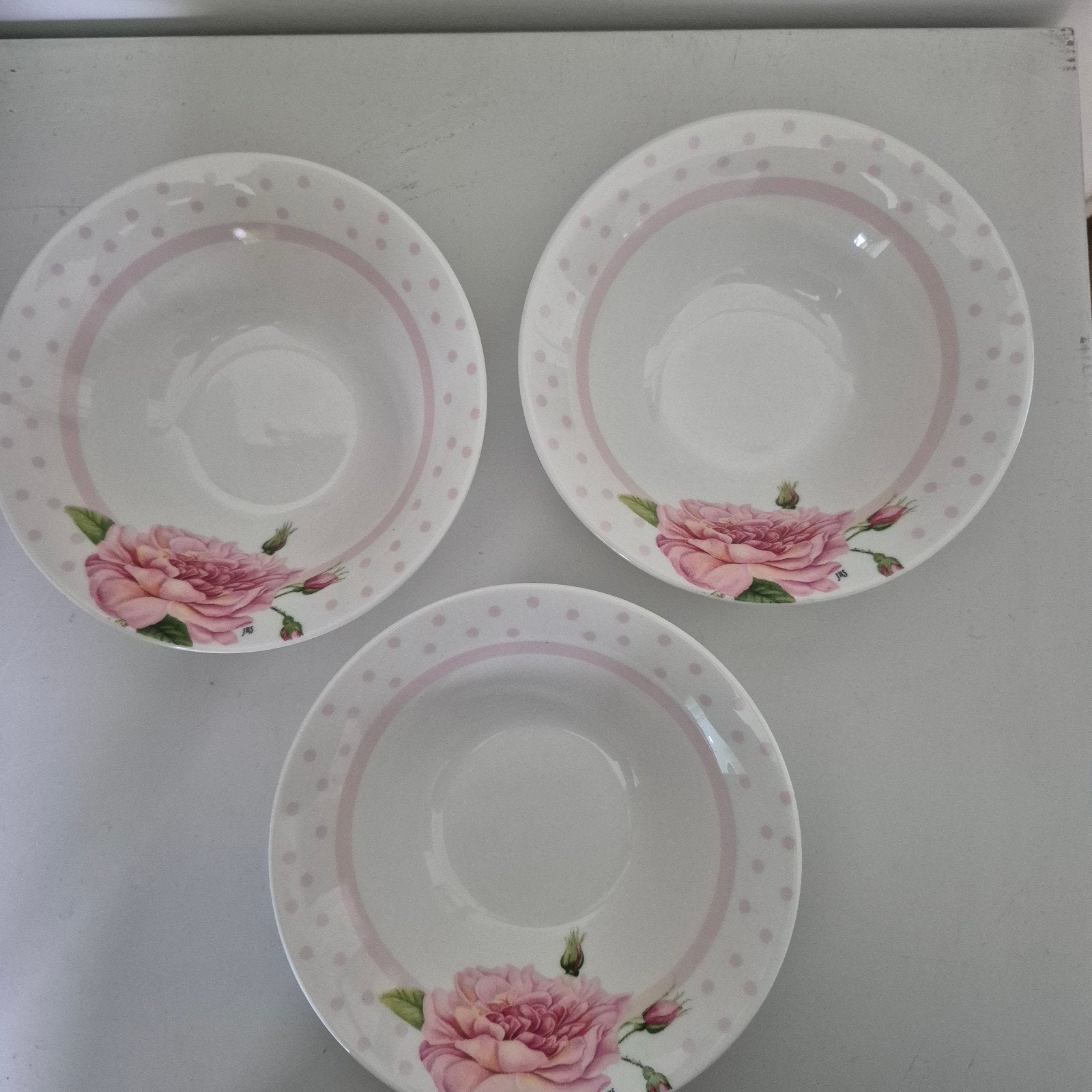 3 schaaltjes met rozen, zo goed als nieuw, Ophalen of Verzenden, Klassiek, Keramiek, Schaal of Schalen