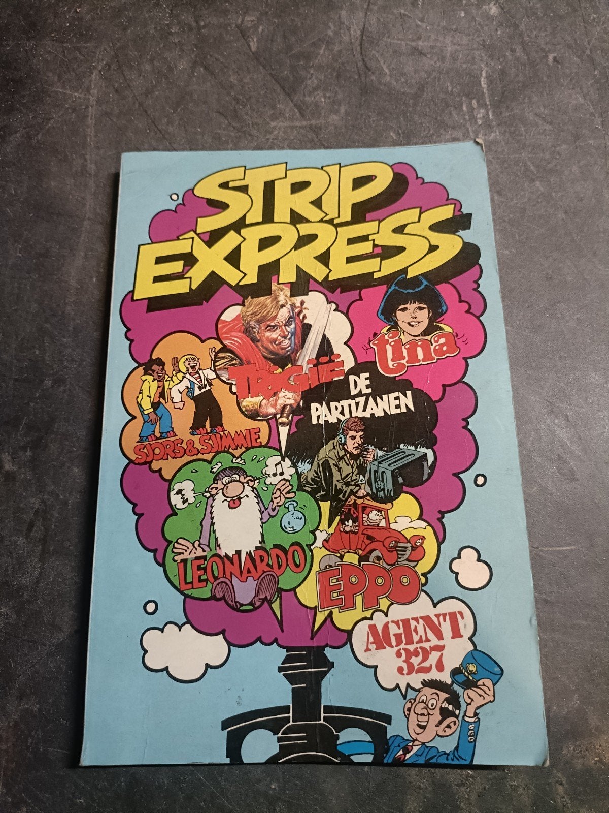 Strip Express - Eppo reeks - Uitgave Oberon b.v., Boeken, Stripboeken, Eén stripboek, Ophalen of Verzenden, Gelezen, Diverse auteurs