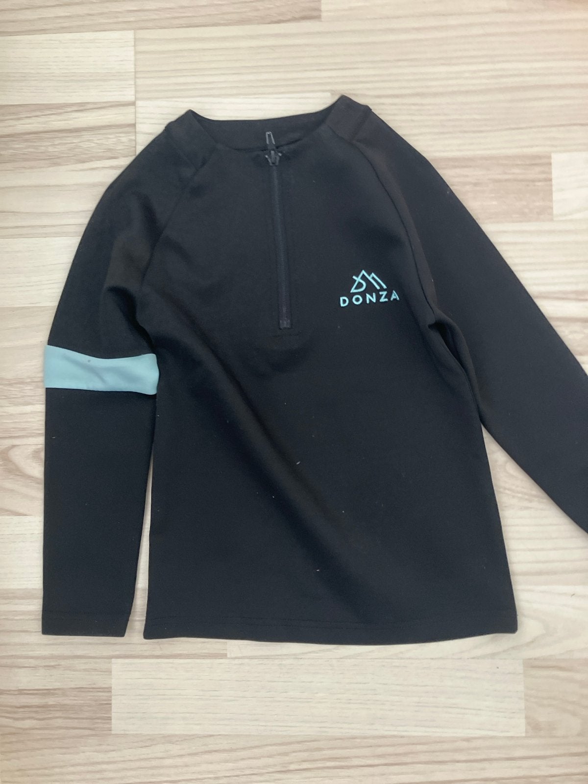 Donza sportset maat 122/128 - amper gedragen, Ophalen of Verzenden, Zo goed als nieuw, Jongen of Meisje, Setje