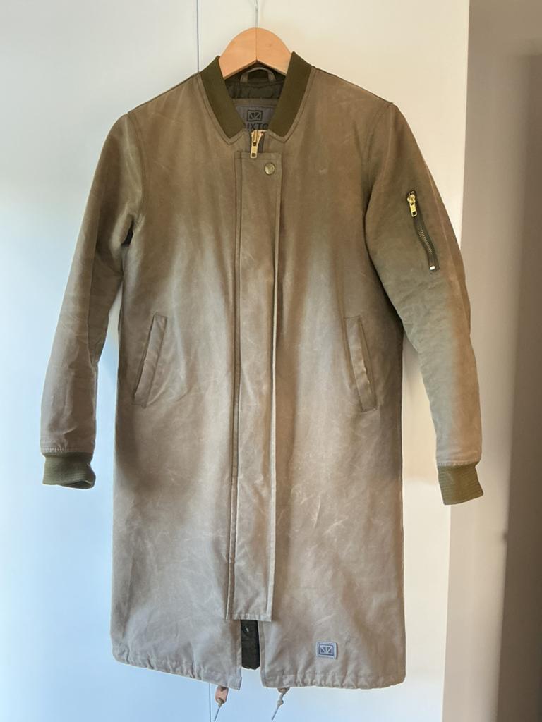 Groene Brixtol jas van 100% gewaxed katoen, Kleding | Dames, Jassen | Zomer, Zo goed als nieuw, Maat 34 (XS) of kleiner, Groen