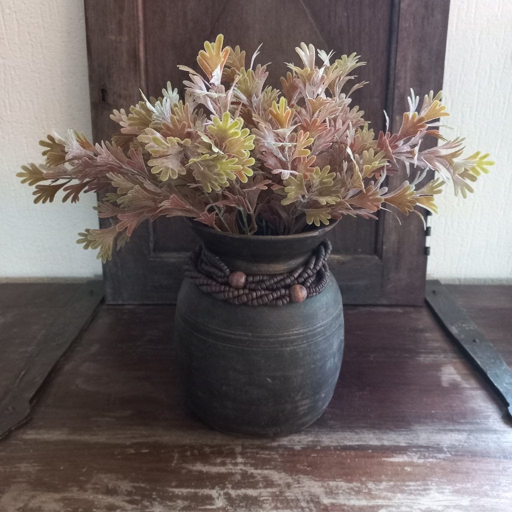 stoere NEPALESE pot met roestkleurige TAKKEN, Huis en Inrichting, Woonaccessoires | Vazen, Bruin, Inclusief decoratie, Nieuw, Ophalen of Verzenden