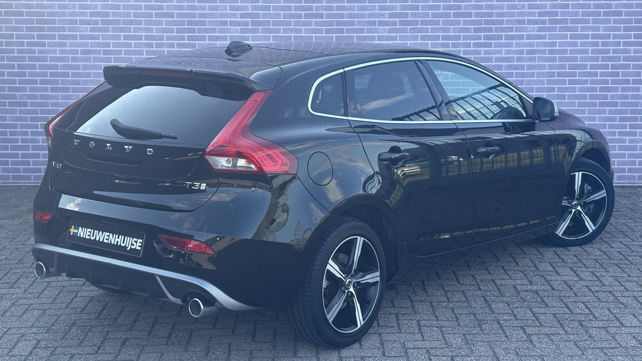 Volvo V40 1.5 T3 Polar+ Sport | Elektrisch Verwarmbare voorr, Euro 6, 4 cilinders, 700 kg, Zwart