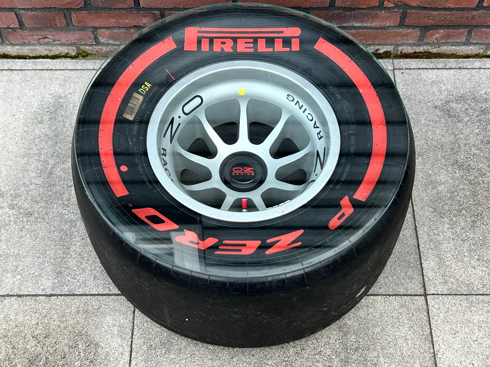 Formule 1 band Salontafel / Rood-Soft met OZ-Velg, Ophalen, Gebruikt, Formule 1