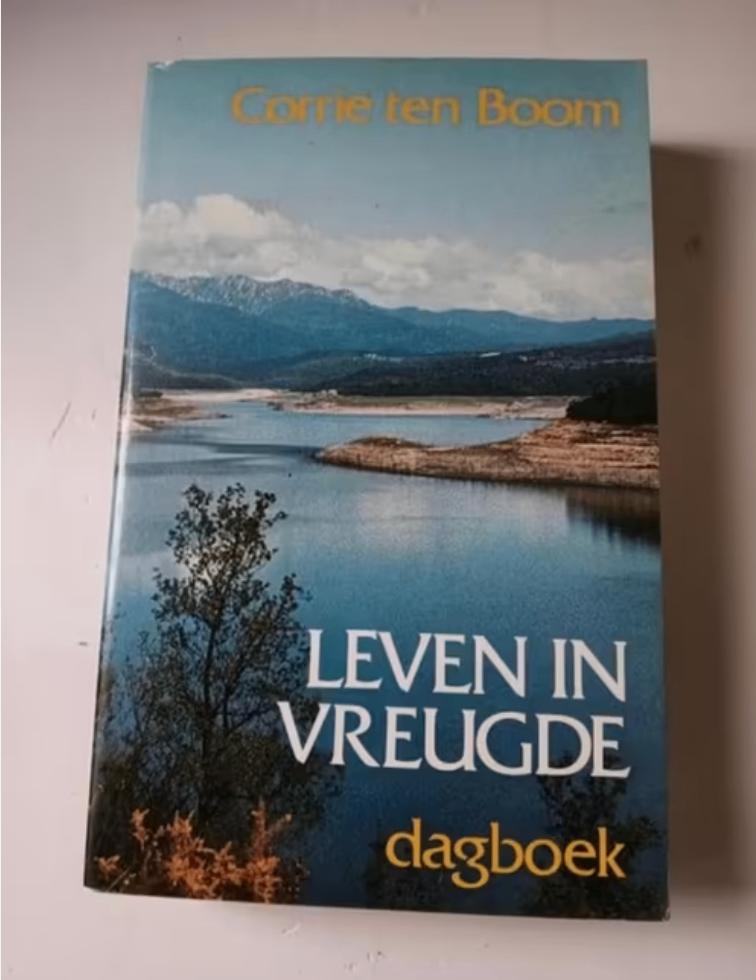 Corrie ten Boom - Leven in vreugde, Boeken, Ophalen of Verzenden, Zo goed als nieuw, Spiritualiteit algemeen, Achtergrond en Informatie
