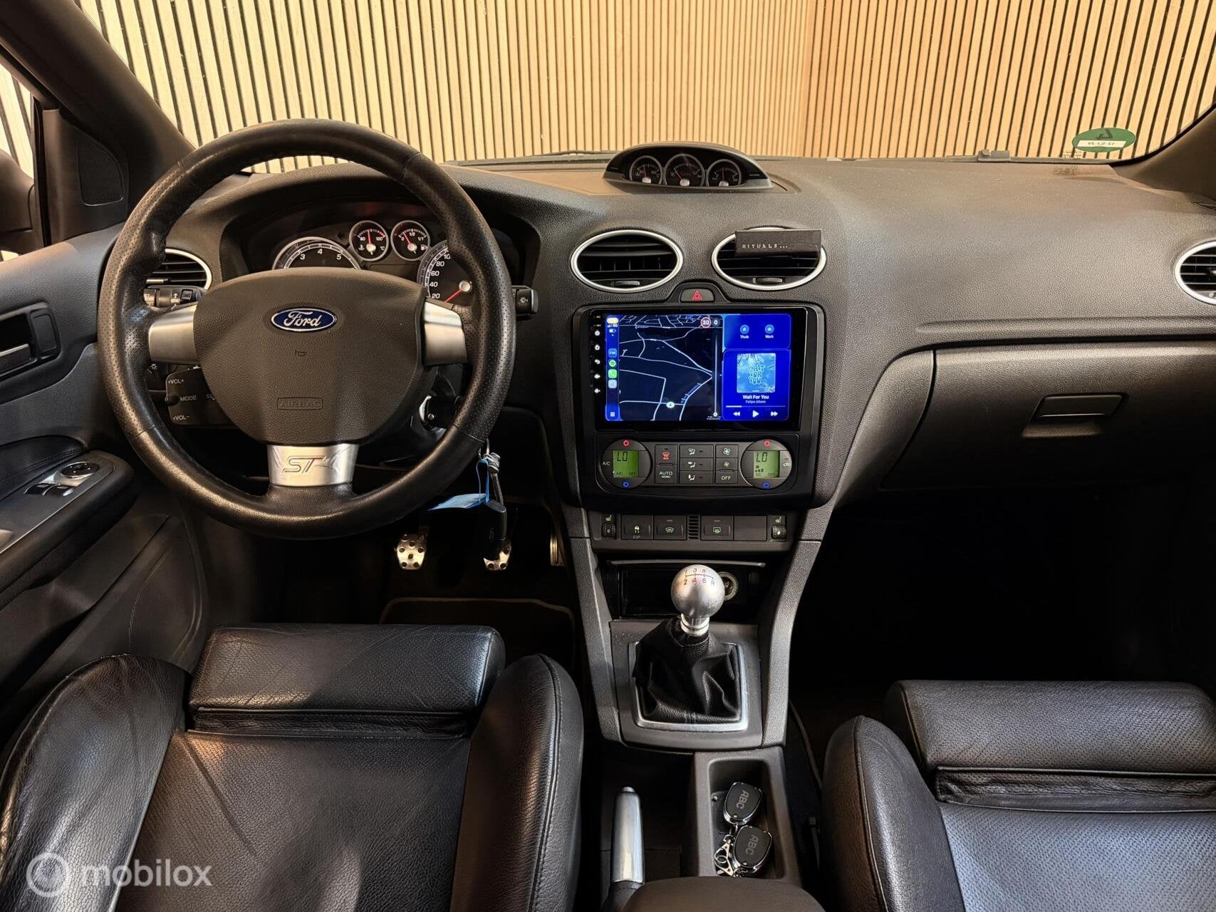 Ford Focus 2.5 20V ST PERFORMANCE BLUE OrgNL LEDER CARPLAY, Auto's, Gebruikt, Zwart, Handgeschakeld, 1292 kg