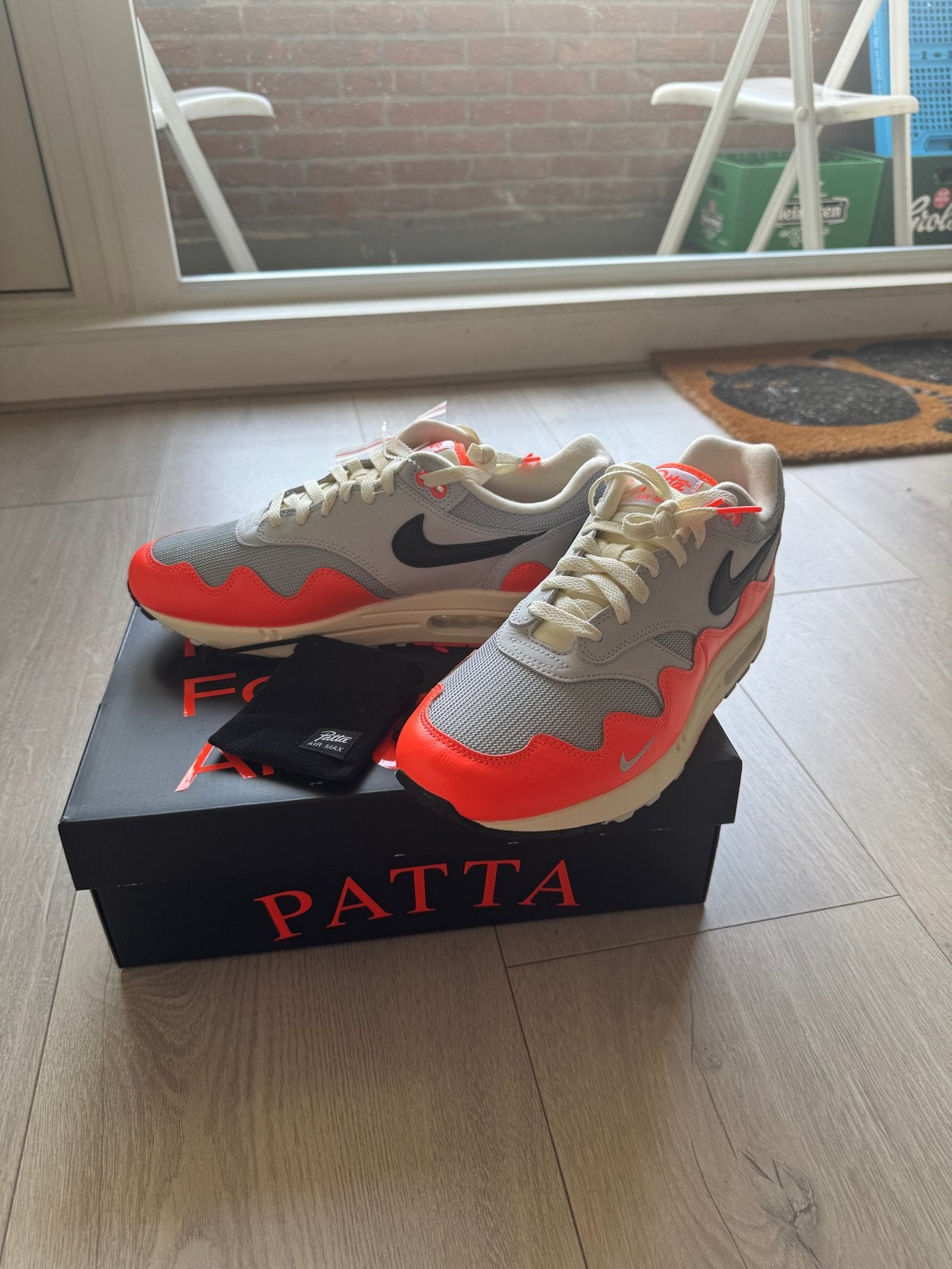 Nike Air Max 1 Patta Hyper crimson/black, Kleding | Heren, Schoenen, Overige kleuren, Nieuw, Ophalen of Verzenden, Sneakers of Gympen