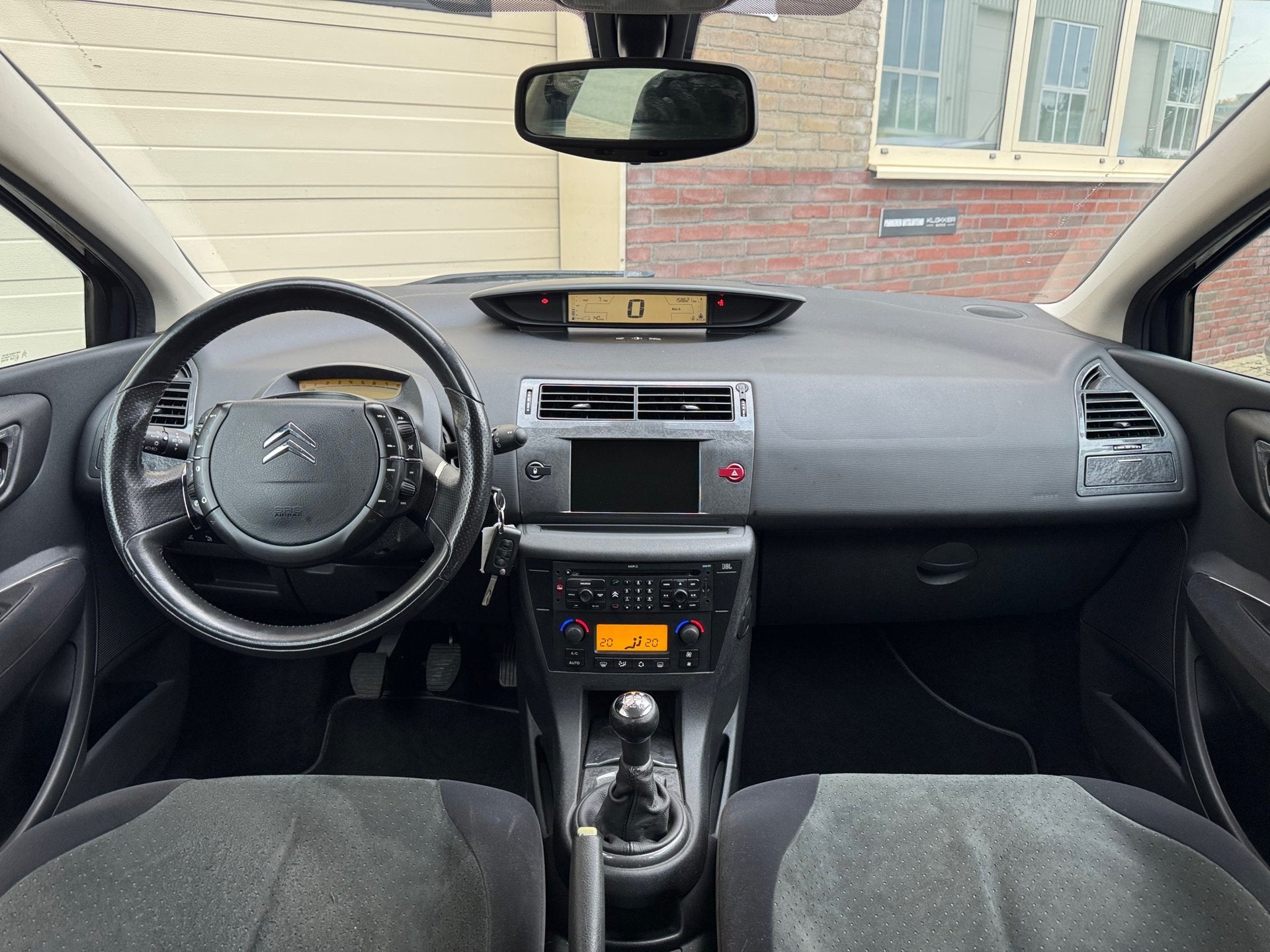 Citroen C4 2.0-16V Exclusive Topstaat|APK 10-2027|JBL|Carpla, Auto's, Stof, Zwart, 4 cilinders, Zwart