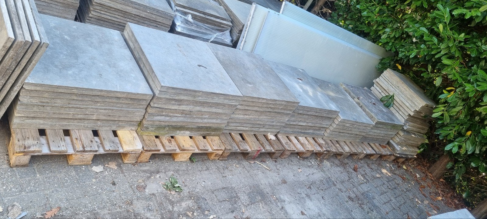 Ruim 30m2 chinees natuursteen 80x80cm 5cm dik te koop, Ophalen, Natuursteen, Terrastegels