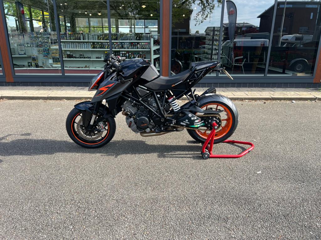 KTM 1290 Super Duke R 2019 Alle Opties Akrapovic PowerParts, 2 cilinders, Occasion, Motorrijbewijs A, 1301 cc