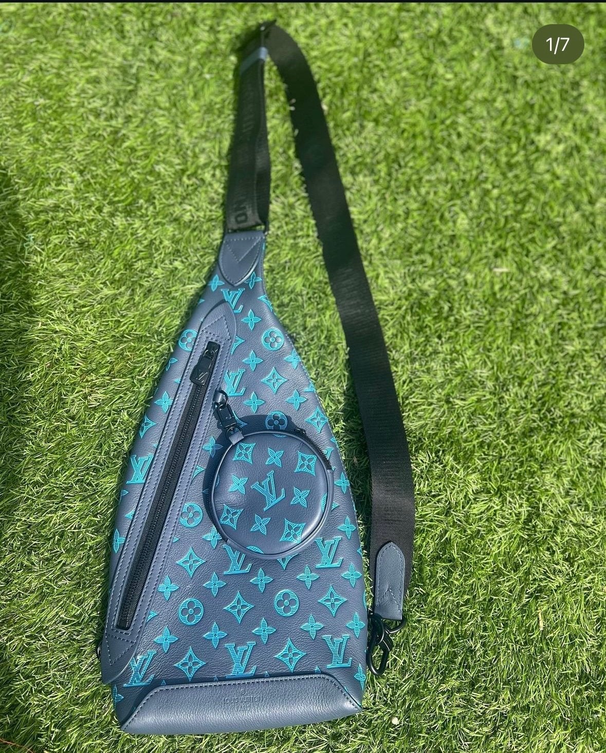 Louis Vuitton Duo Slingbag Monogram Shadow Leer - Nieuwstaat, Ophalen of Verzenden, Zo goed als nieuw, Blauw, Overige typen