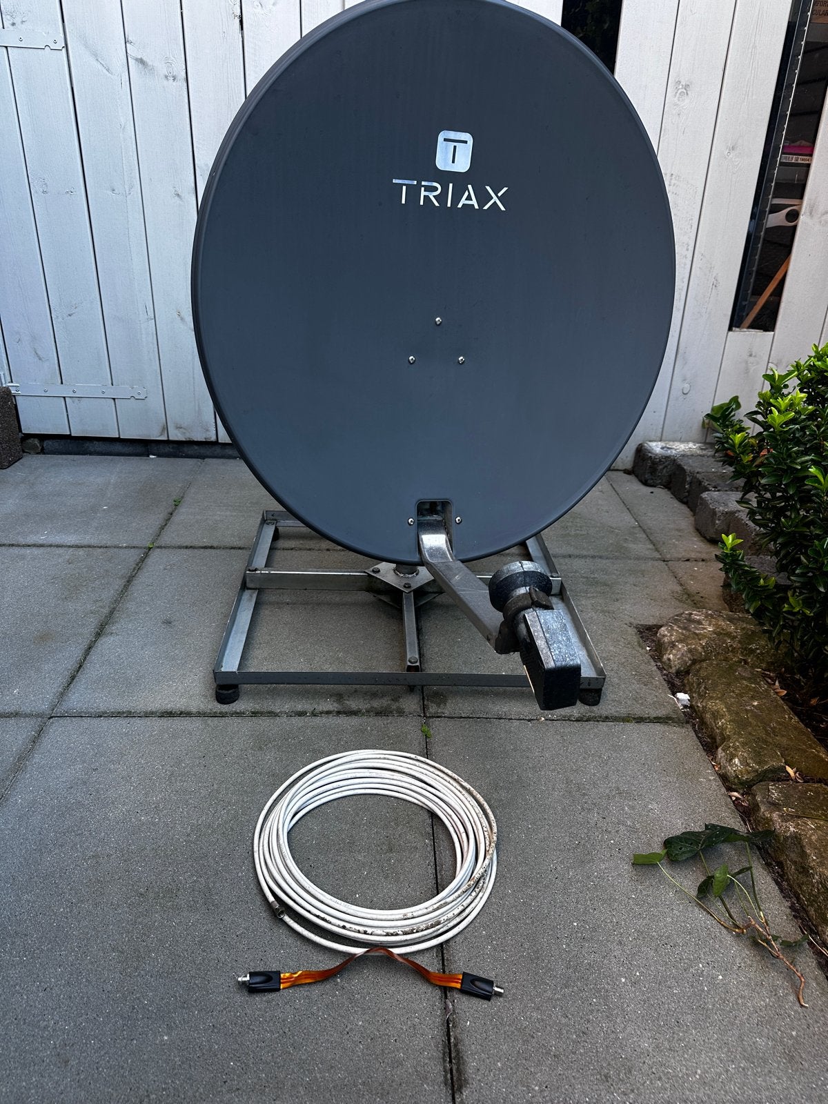 Triax schotelantenne 80cm met standaard en kabel, Audio, Tv en Foto, Schotelantennes, Ophalen of Verzenden, Gebruikt, (Schotel)antenne
