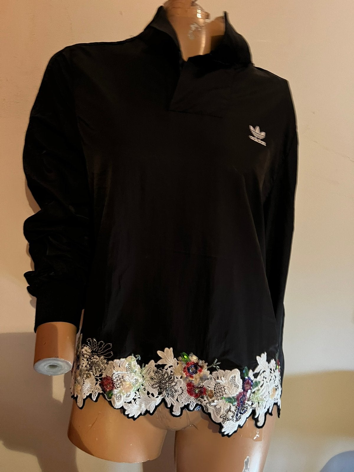 ADIDAS top met kant en strass  S origineel ZGAN, Zwart, Ophalen of Verzenden, Zo goed als nieuw, F