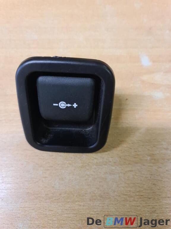 12 volt aansluiting kofferbak BMW E90 E91 E87 51477143111, Auto-onderdelen, Gebruikt, Ophalen of Verzenden, BMW, BMW