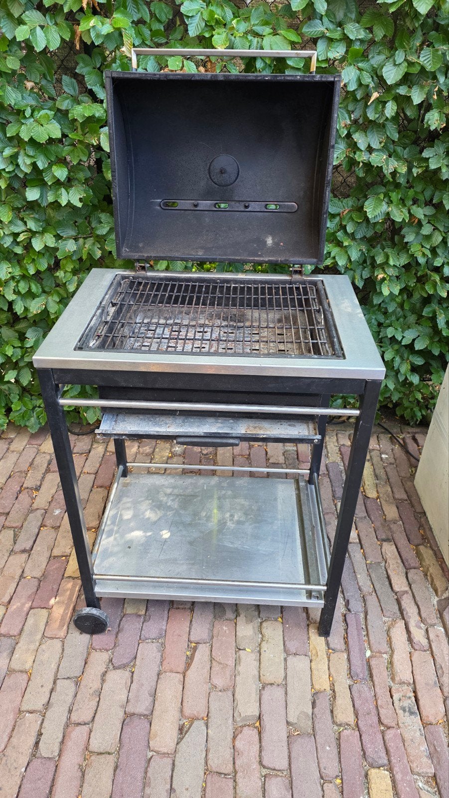 Gebruikte BBQ met temperatuurmeter en hoes, Ophalen, Gebruikt, Ikea