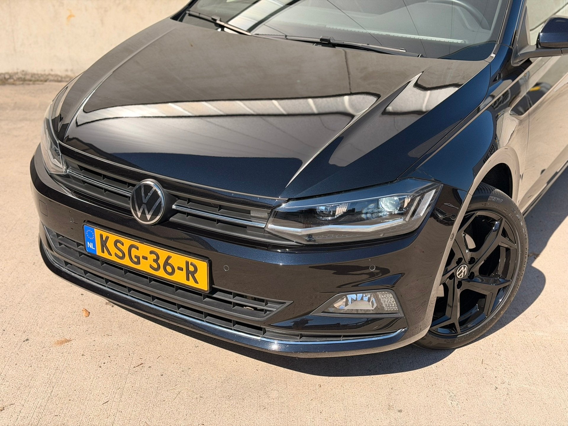 VW Polo 1.0 TSI Highline DSG BTW Pano 17' R-Line Virtual Cam, Gebruikt, 95 pk, 1096 kg, Leder en Stof