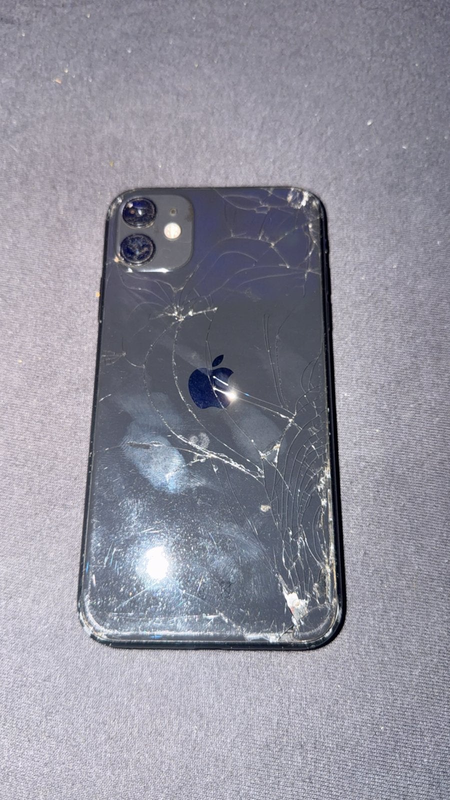 Defecte iPhone 11 - Voor onderdelen of reparatie, Telecommunicatie, Mobiele telefoons | Apple iPhone, Ophalen of Verzenden, Niet werkend