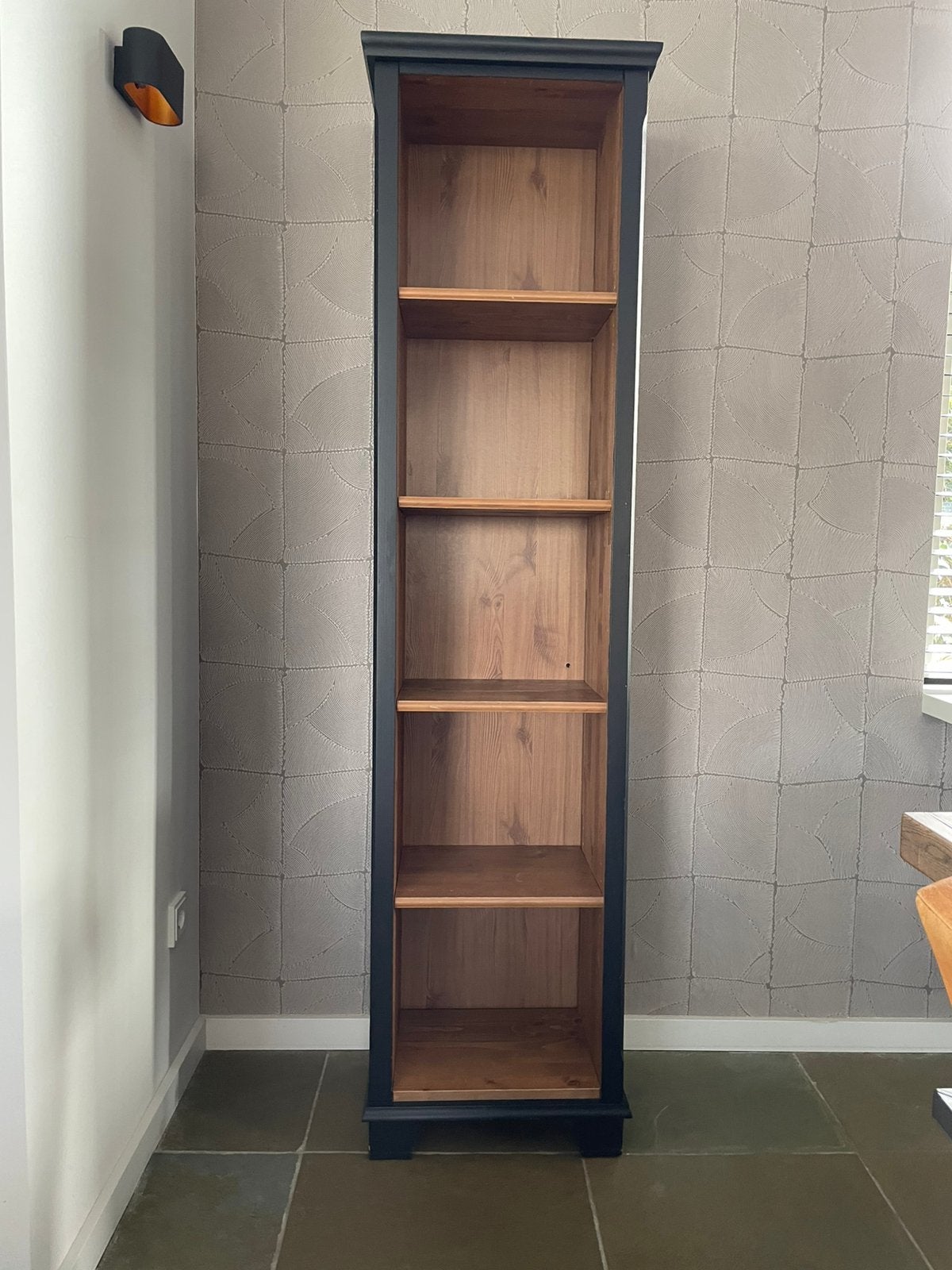 Mooie zwarte boekenkast, Huis en Inrichting, Ophalen, Met plank(en), Minder dan 50 cm, Gebruikt