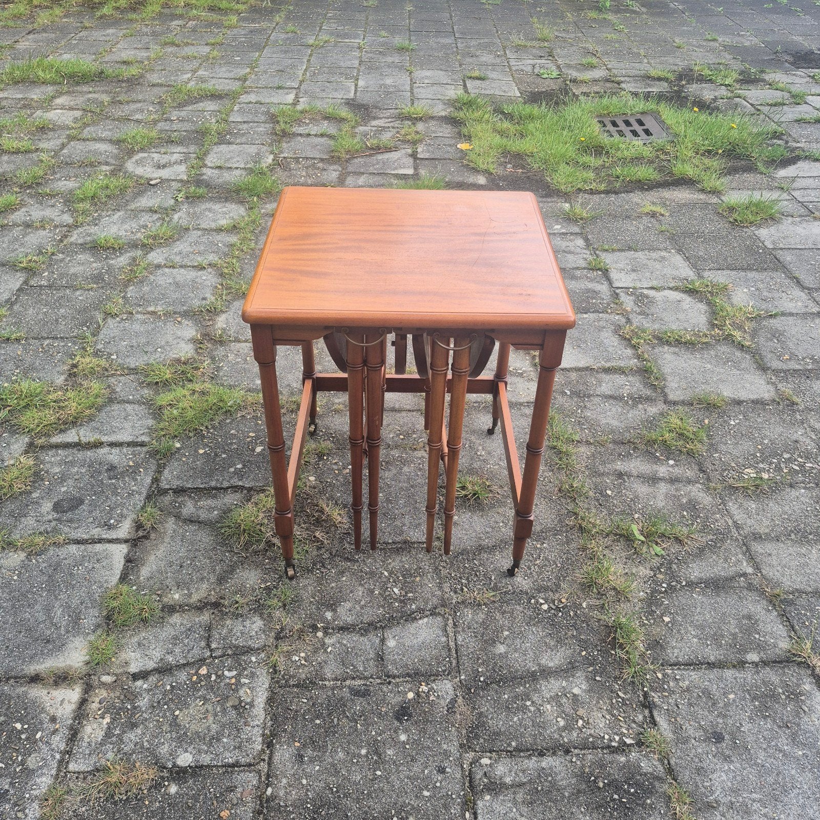 Nesting tafel mahonie met 2 verborgen extra tafels, Ophalen, 25 tot 50 cm, Rechthoekig