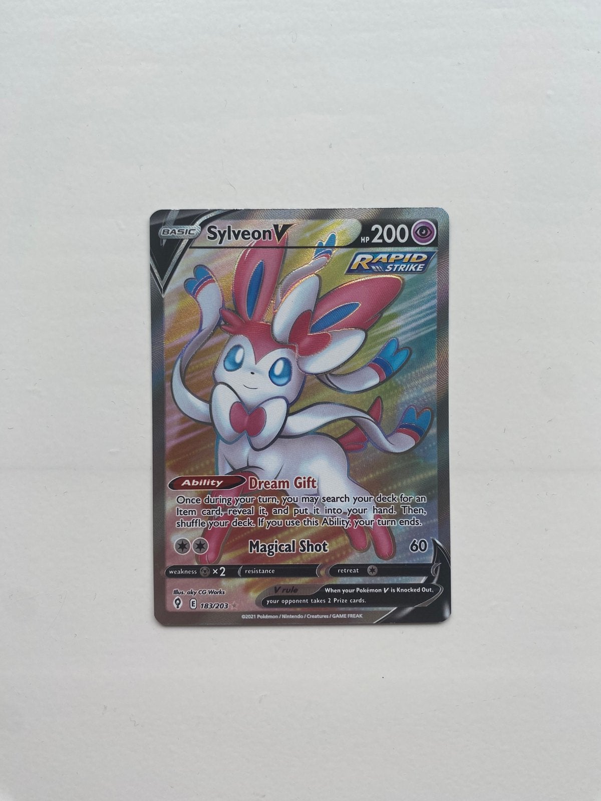 Sylveon v #183 evolving skies, Ophalen of Verzenden, Zo goed als nieuw, Losse kaart, Foil