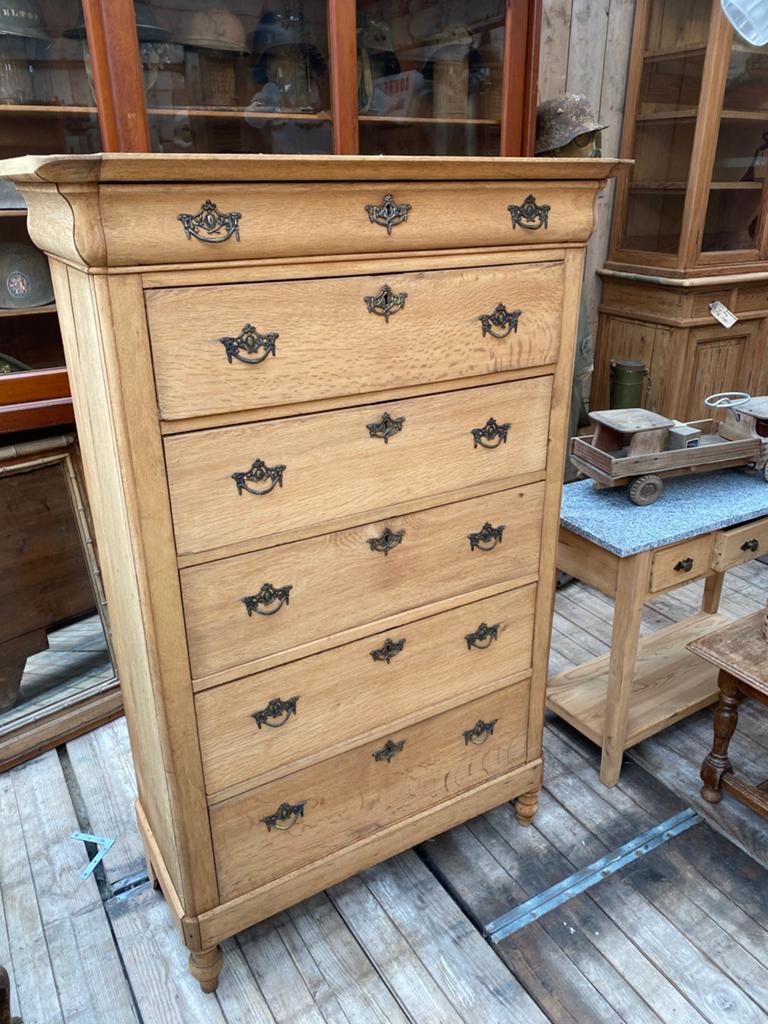 Antieke chiffonnière, Ophalen