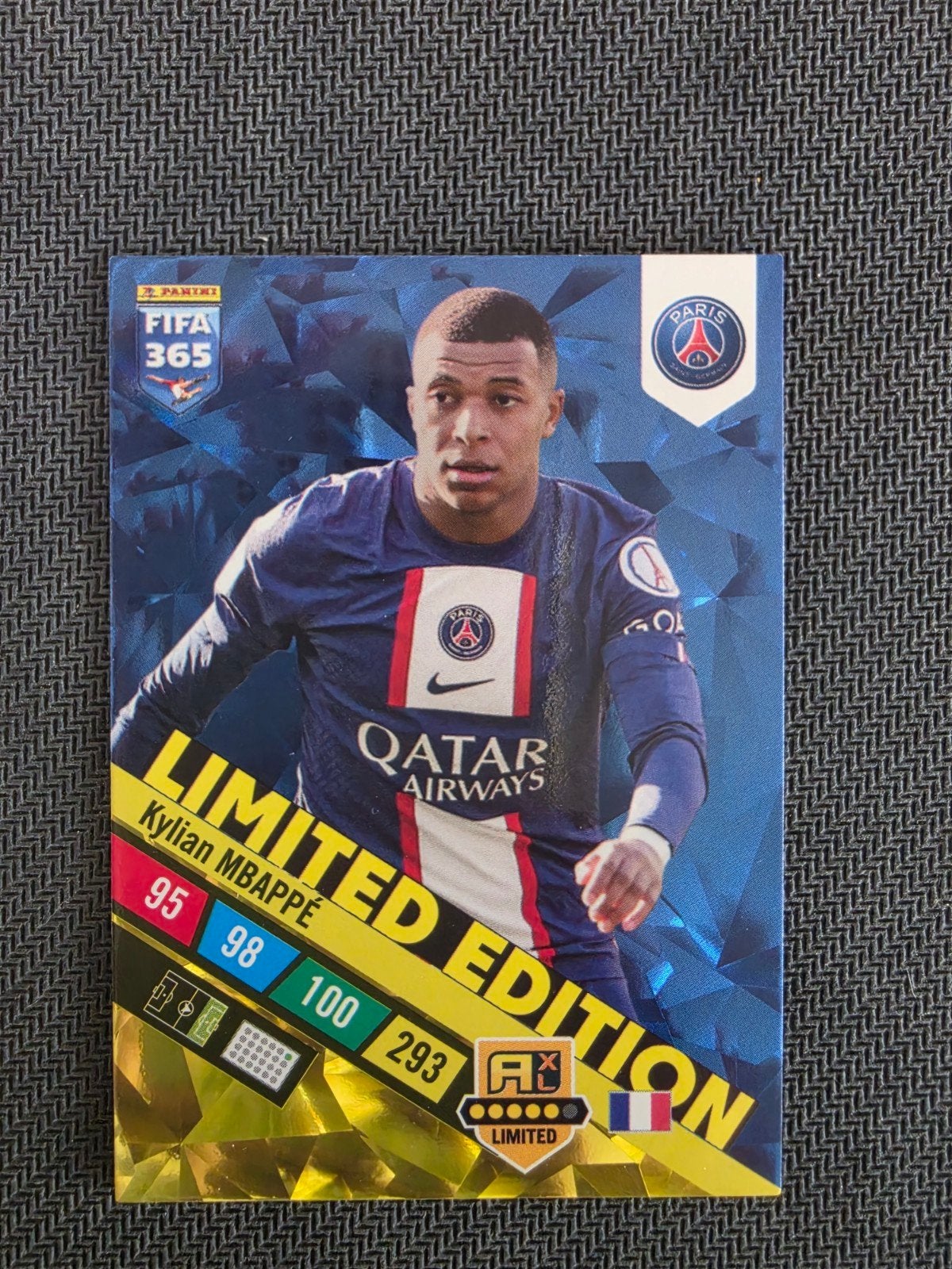 Panini FIFA 365 Kylian Mbappé Limited Edition kaart, Verzamelen, Sportartikelen en Voetbal, Ophalen of Verzenden, Zo goed als nieuw