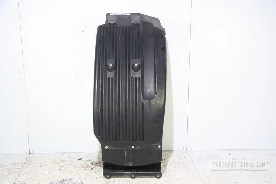 Volvo Body & Chassis Parts Volvo Spatscherm Re. Voor used, Ophalen, Gebruikt, Volvo, Carrosserie en Plaatwerk