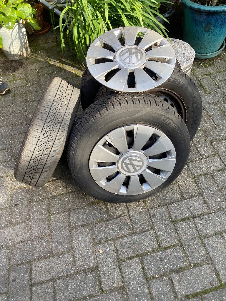 Winterbanden met velgen en wieldoppen - 14 inch, Ophalen, 14 inch, Gebruikt, Banden en Velgen