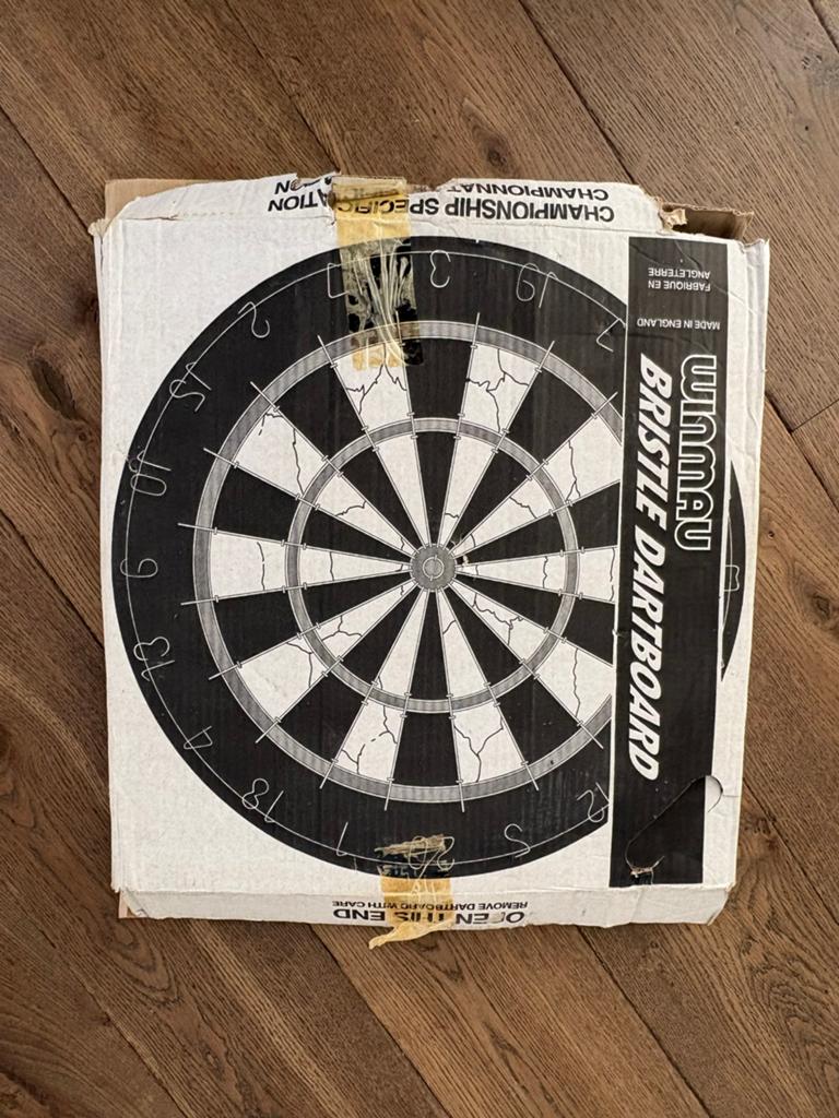 Winmau Bristle Dartbord - Aangetast door de tijd, Sport en Fitness, Ophalen, Gebruikt, Dartbord