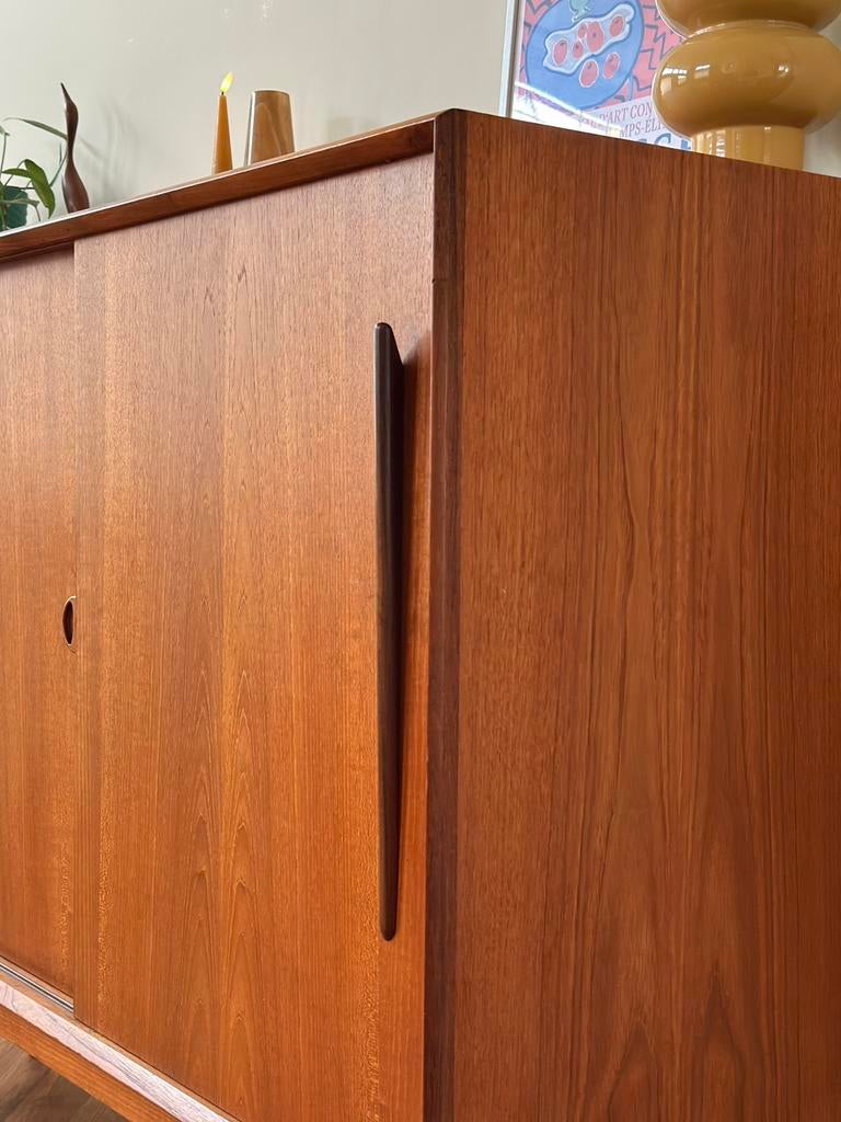 Vintage highboard wandmeubel Deens teak hout jaren 50/60/70, Ophalen, Gebruikt, Met deur(en), 100 tot 150 cm