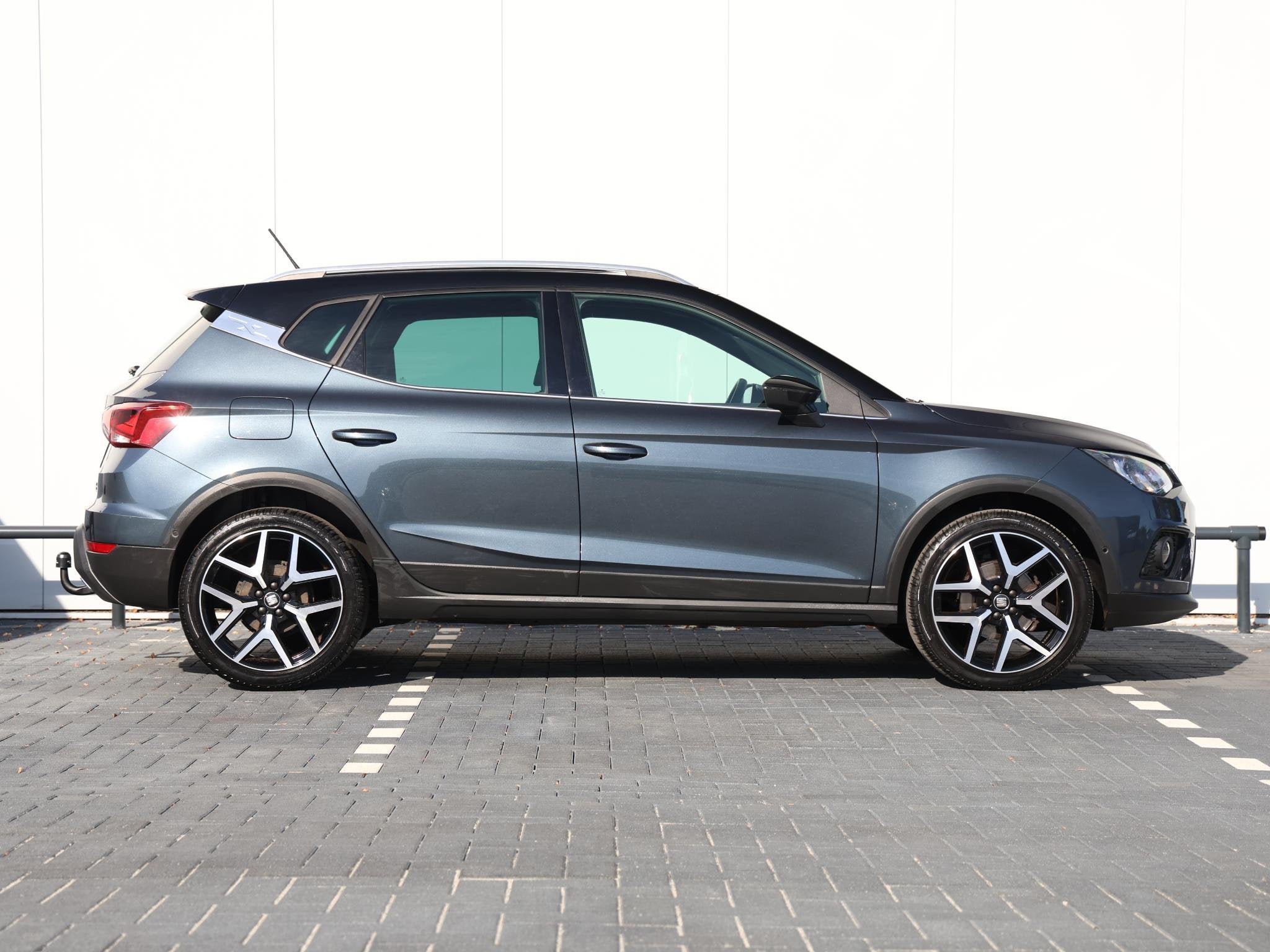 SEAT Arona 1.0 TSI FR Business Intense 95pk | Navigatie | Cr, Auto's, Stof, Gebruikt, 1064 kg, 49 €/maand