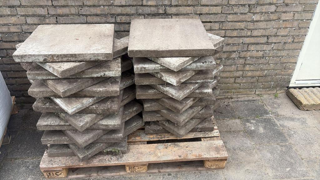 Gratis! 26 stuks 50x50 grijze tegel, Huis en Inrichting, Woonaccessoires | Zuilen en Pilaren, Ophalen, Zo goed als nieuw