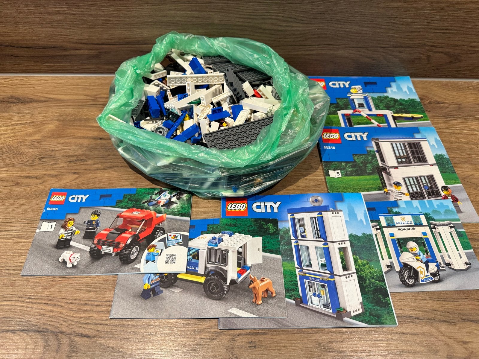 LEGO City 60246 - complete set