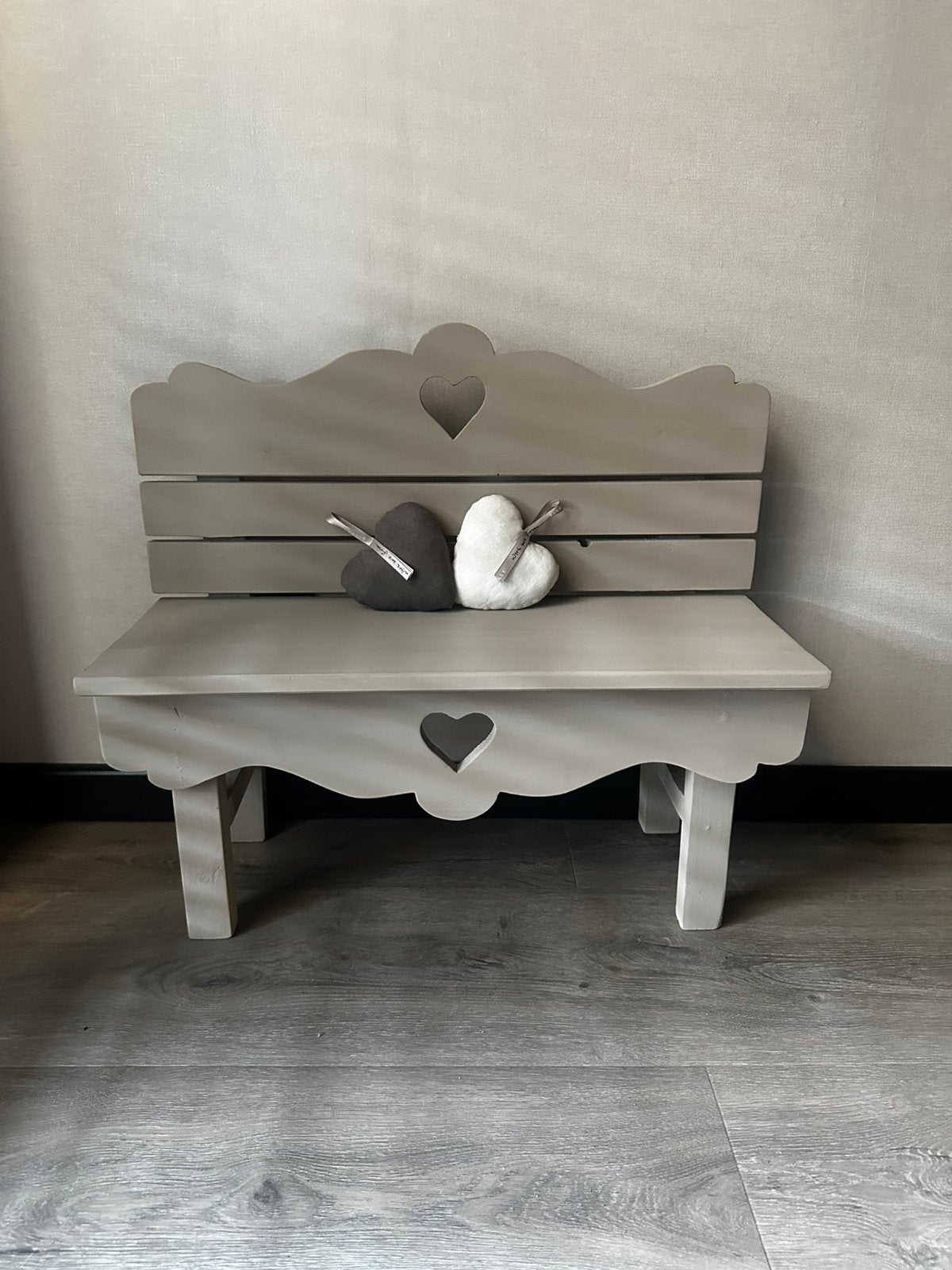 Schattig klein bankje kinderbankje hout beige taupe, Ophalen, Zo goed als nieuw, Stoel(en)