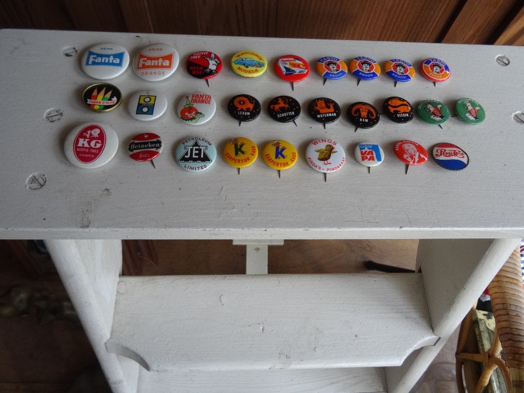 28x Oude button met reclame, Verzamelen, Ophalen, Gebruikt, Overige onderwerpen