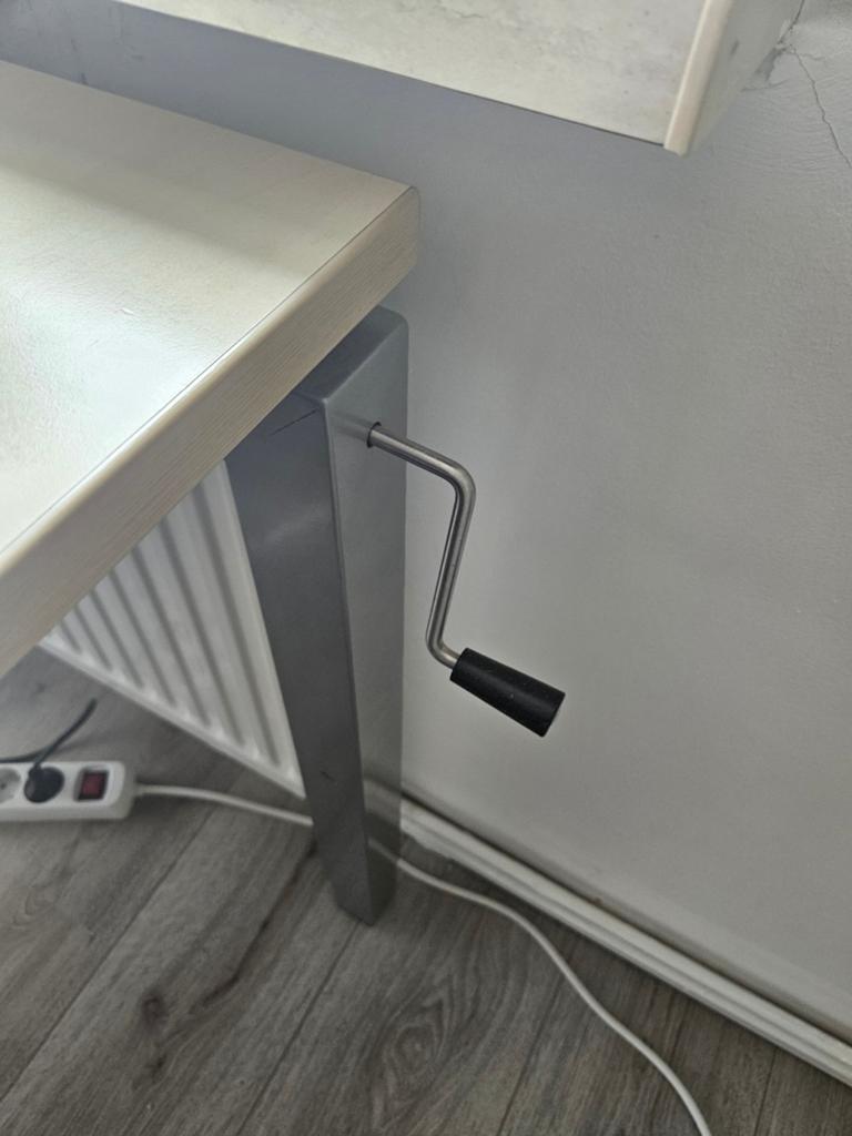 In hoogte verstelbaar bureau, Huis en Inrichting, Bureaus, Ophalen, In hoogte verstelbaar