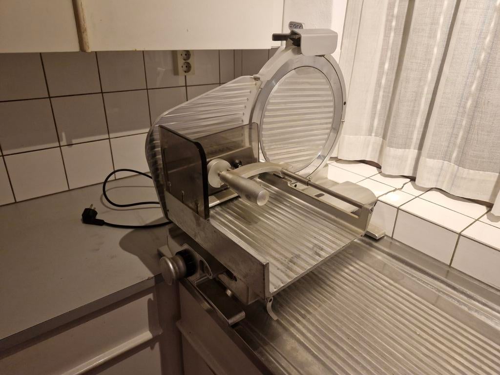 Professionele vleessnijmachine / snijmachine, Ophalen, Gebruikt