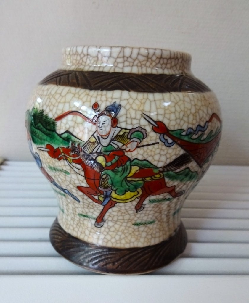 Chinese Nanking craquelé vaas: polychrome krijgers. ca. 1900, Antiek en Kunst, Antiek | Porselein, Ophalen of Verzenden