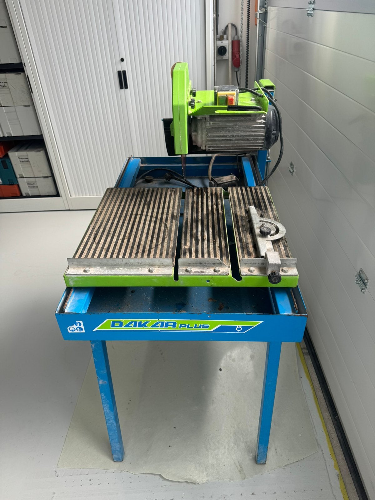 Zaagmachine steen en tegels 220v en met water, Doe-het-zelf en Verbouw, Ophalen, Gebruikt, 1200 watt of meer, 70 mm of meer